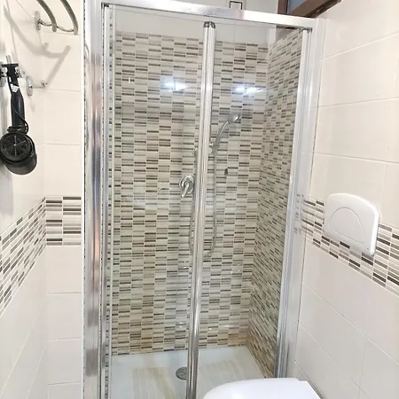 Briani With Private Patio Apartament *