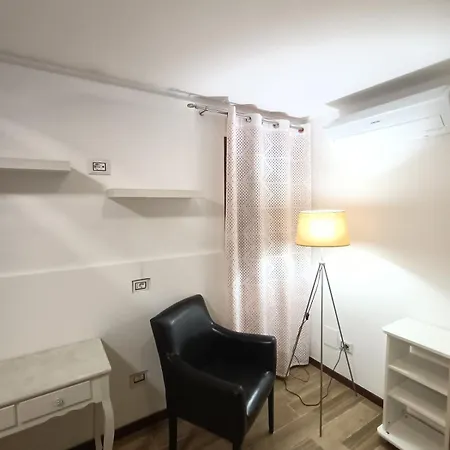 Briani With Private Patio Apartment